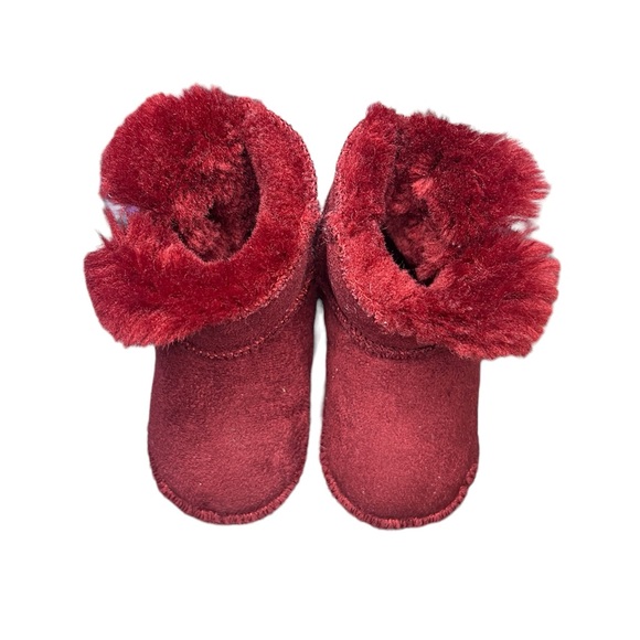 Baby Girl Soft Bottom Uggs - Picture 2 of 3